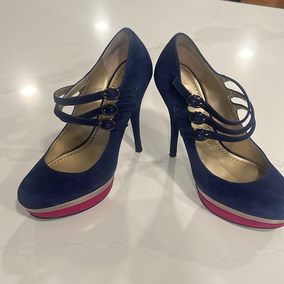 Lightly worn blue and magenta pump. - Picture 7 of 8